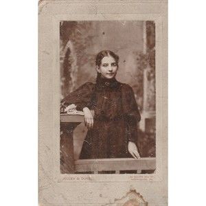 Victorian Young Lady Out of Focus Cabinet Gem Card Jelley & Duke 3.5x5.25"